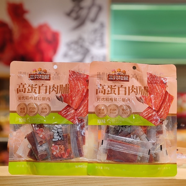 Three Squirrels High-Protein Jerky 100g Bag - Ready-To-Eat Snack, Delicious Treat for Leisure, Binge-Watching, and Outings