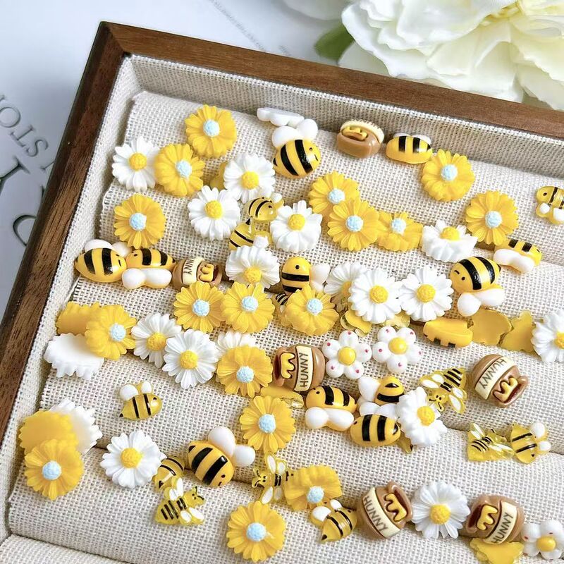 Resin Nail Accessories Bee Daisy Henna 3D Stereo Nail Accessories Nail Art Accessories Set Materials