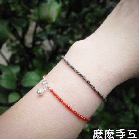 Yêu cầu một sợi dây và giữ một sợi dây mã não pha lê đỏ và đen 2MM Vòng đeo tay nữ màu đỏ dây bạc sterling vòng năm nay lắc chân thủ công