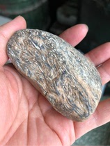 Heilongjiang natural bright silk floating red grass flower jade cypress jade raw stone handle piece carving material ornaments 144 grams