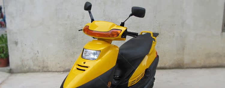 Được sử dụng Yamaha Lingying xe máy hoàn chỉnh xe 125cc nhiên liệu xe điện phụ nữ nhập khẩu bốn thì scooter