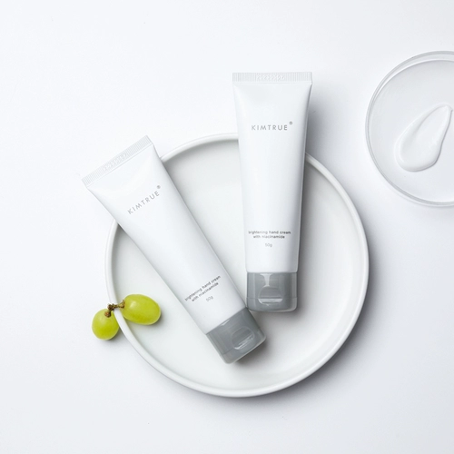 Отбеливающий увлажняющий демисезонный крем для рук содержит никотиновую кислоту подходит для мужчин и женщин