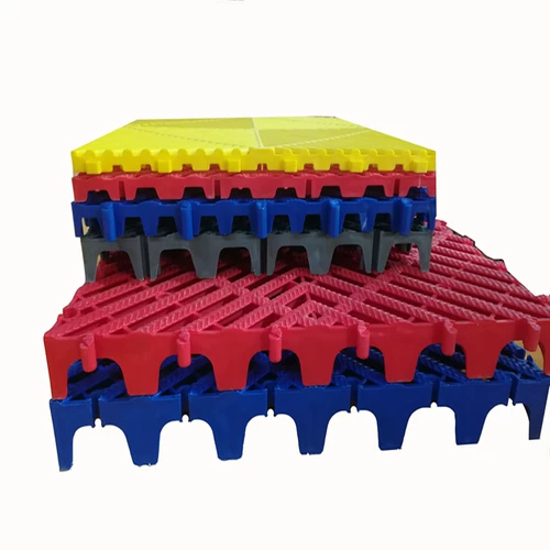 2 см. Стинка решетки, чтобы не выкопать гриль -жаль.