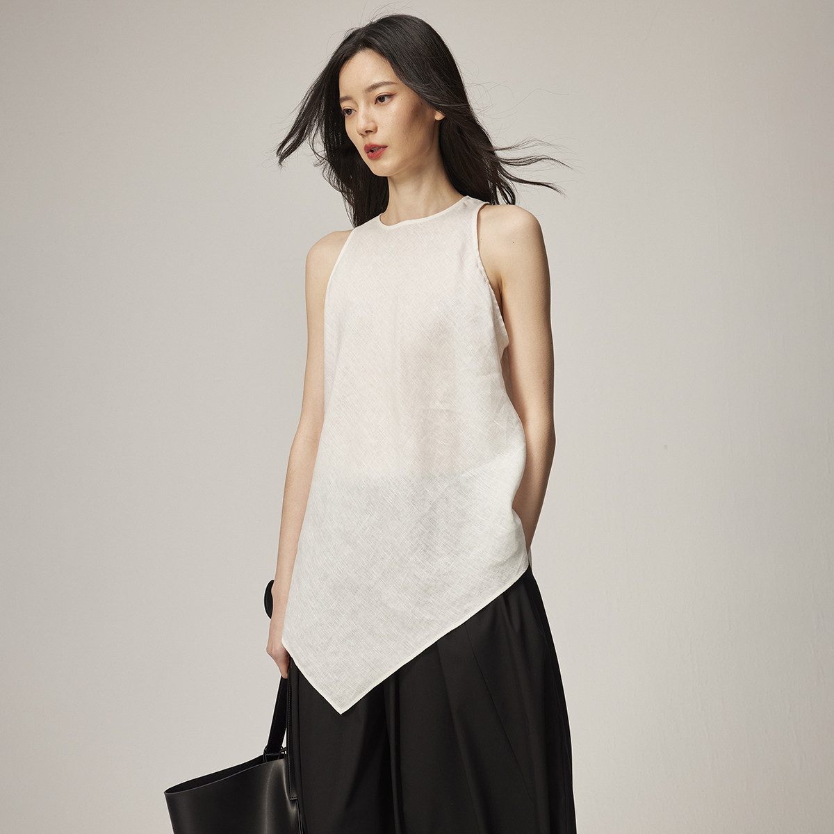Summer new solid-color sleeveless vest top, minimalist and elegant, asymmetrical design, linen sleeveless shirt