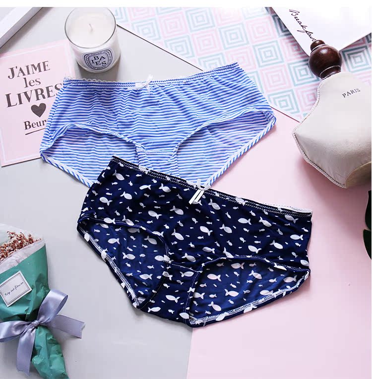Đồ lót của cô gái mềm mượt không có dấu vết của băng lụa của phụ nữ quần lót lụa