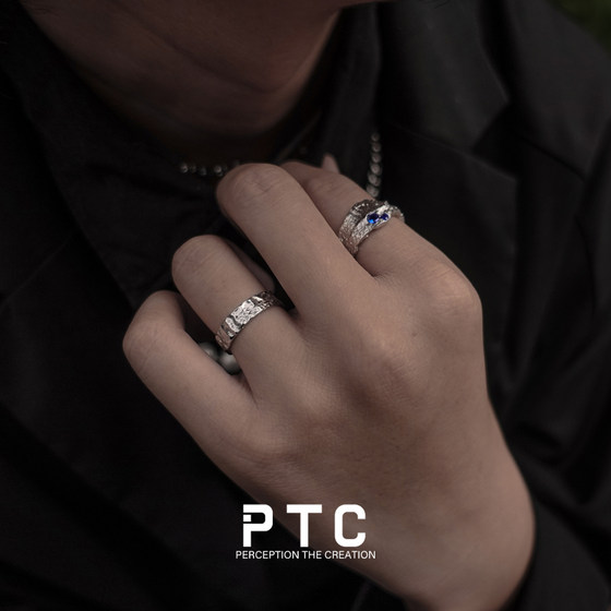 PTC 틈새 반지 925 스털링 실버 심플한 콜드 스타일 질감 디자인 남성과 여성 커플 반지의 개방을 조정합니다