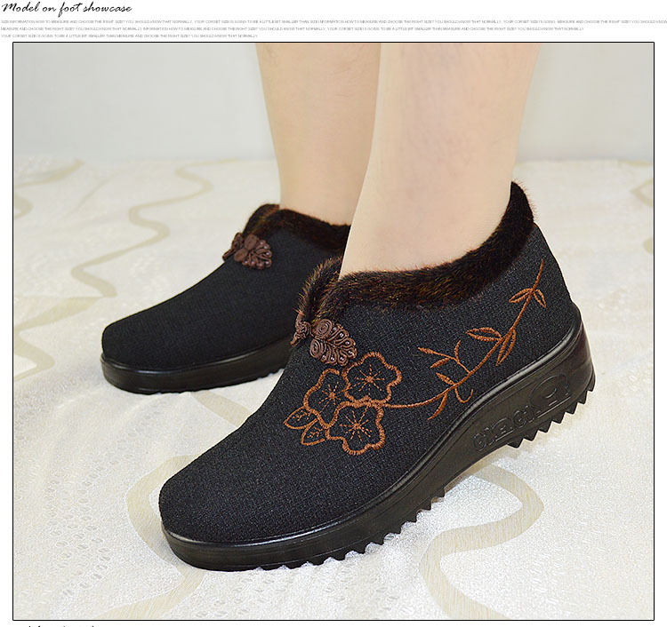 Giày vải Bắc Kinh cũ mùa đông và giày cotton nữ cao cổ đế dày, chống trơn cao giúp giày cho người già cộng với đôi giày cotton nhung ấm áp cho mẹ giày boot nữ cao cấp