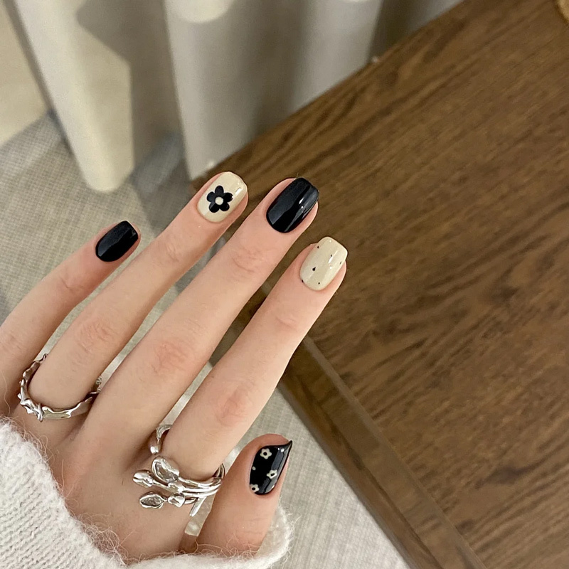 【Moonlight Black Rose】Handmade Short Nail Art Hand-Painted Black Manicure Brightening 2025 New Fake Nail Stickers 【Moonlight Black Rose】Handmade Short Nail Art Hand-Painted Black Manicure Brightening 2025 New Fake Nail Stickers