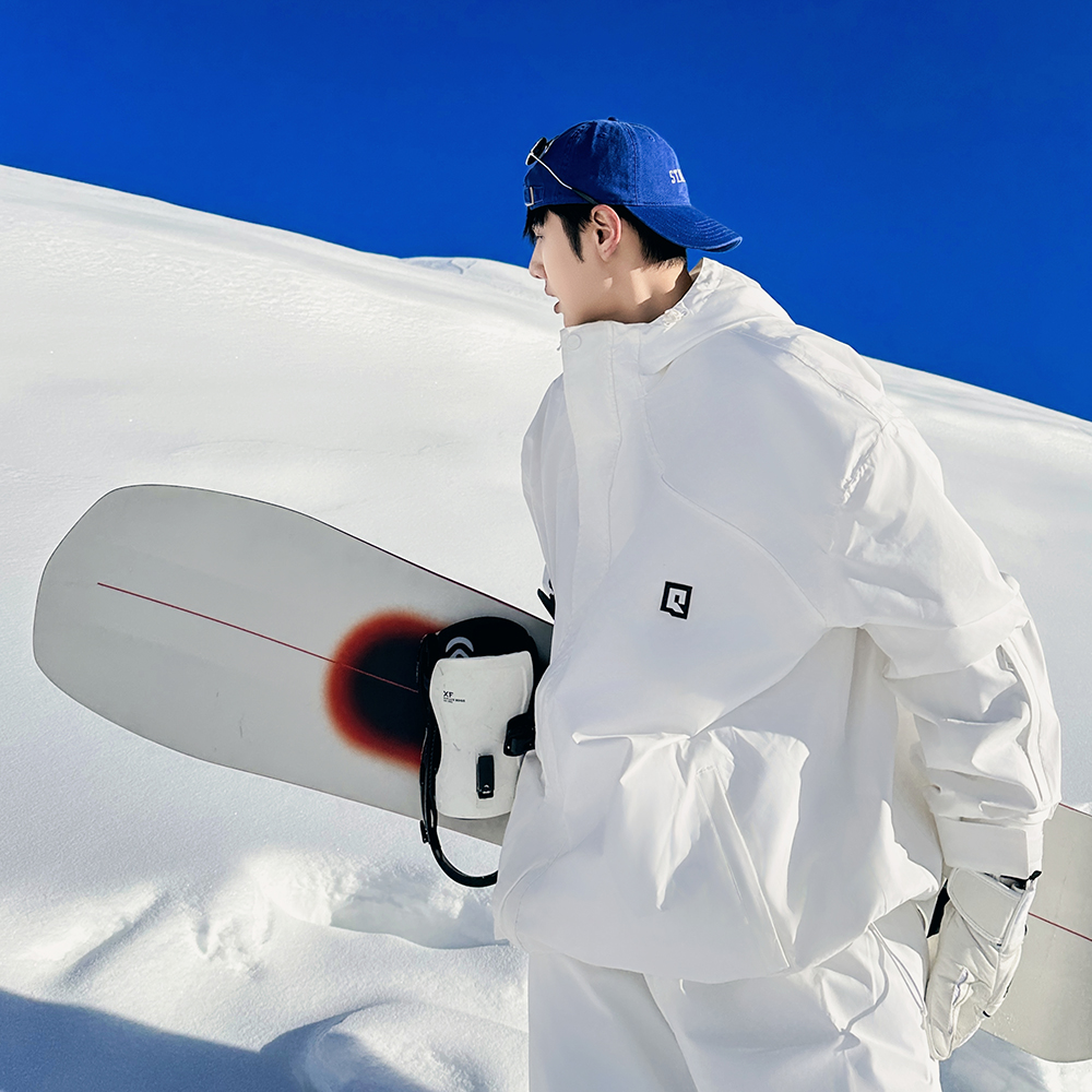 纯白蝴蝶结🎀点缀下的精致内衣美学:RoomSERVICE888奶油玫瑰印花小裤套装解析