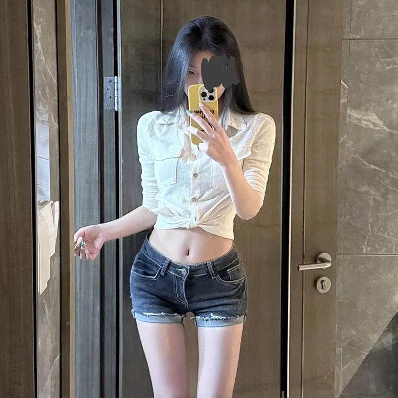 Blue-Gray Low-Waist Rolled Hem Denim Shorts for Women, 2026 Summer New Style, Slim-Fit, Hip-Hugging, Flattering Hot Pants