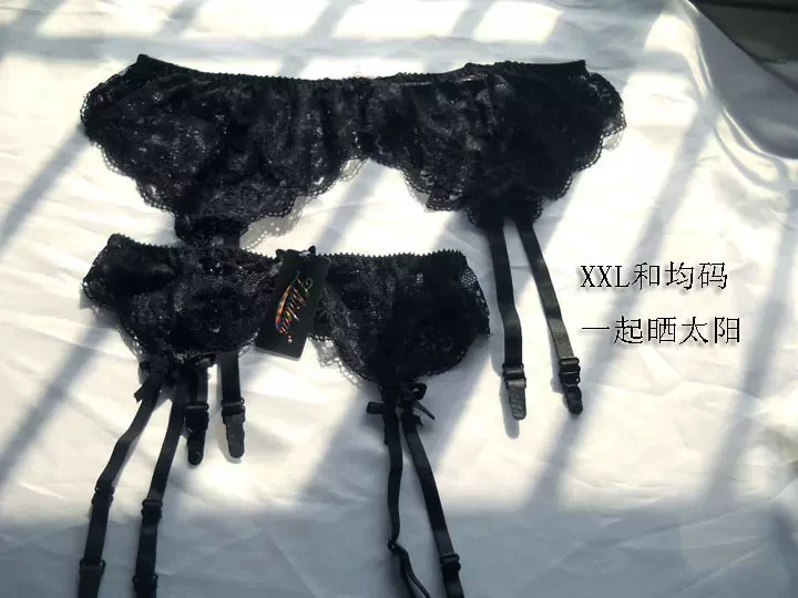 Chân đẹp phù hợp với garter gợi cảm quyến rũ