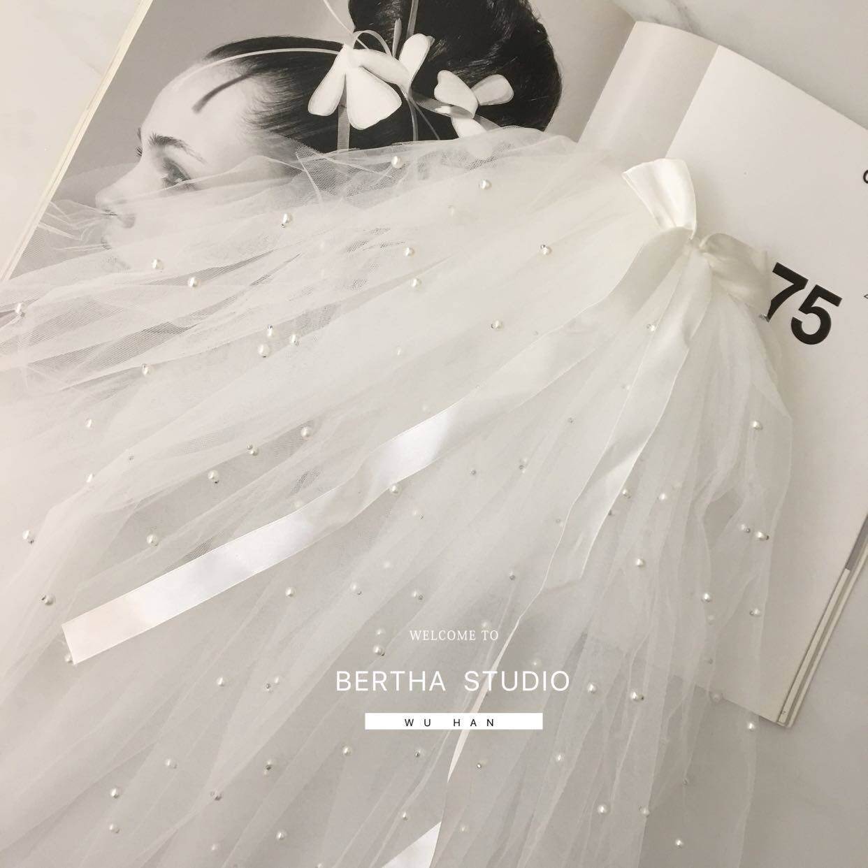 Bertha playful adorable multilayer pearls butterfly knot short head yarn wedding bride brigade slapped styled yarn-Taobao