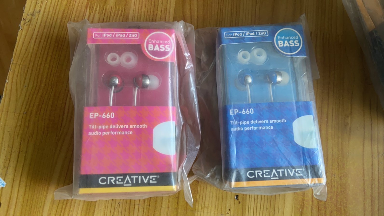 Creative クリエイティブ EP660GRN EP-660 Noise Isolating In Ear Headphone ヘッドフォン - Green イヤホン カナル型 EP-660 ホワイト [φ3.5mm ミニプラグ] CREATIVE