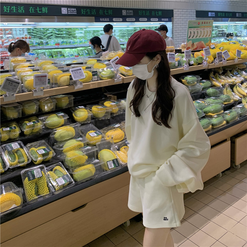 2021 spring and autumn new net red small fashion casual sportswear sweater shorts two-piece suit female early autumn