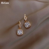  High-end sense earrings temperament female sterling silver 2021 new trend light luxury temperament net red niche design sense earrings