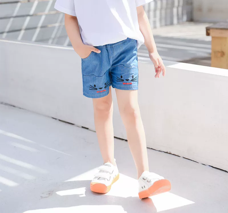 Quần short denim bé gái 2020 phiên bản hàn quốc kiểu dáng nước ngoài, quần áo hè bé gái thời trang đa năng, quần tất mỏng trẻ em - Quần jean