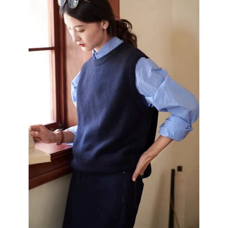 Round Neck Sweater Vest for Women, Autumn and Winter Outerwear, Cashmere Knitted Vest, Layered Woolen Waistcoat, Loose Sleeveless Top Round Neck Sweater Vest for Women, Autumn and Winter Outerwear, Cashmere Knitted Vest, Layered Woolen Waistcoat, Loose Sleeveless Top