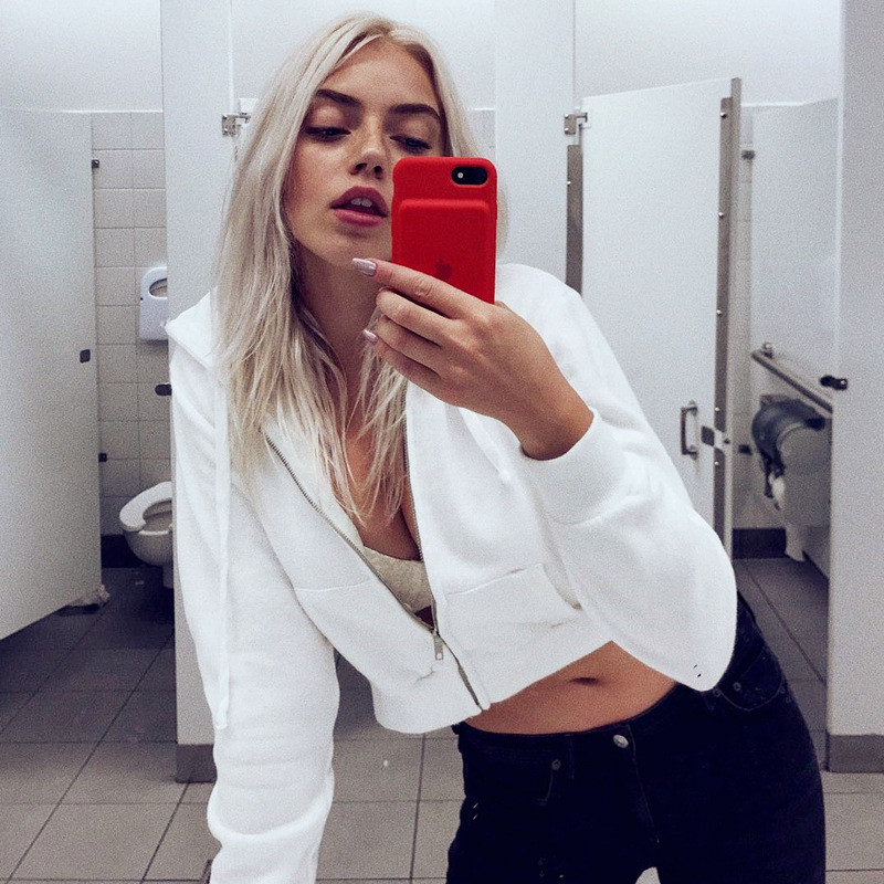 Áo khoác thể thao nữ 2018 thu đông châu Âu và Hoa Kỳ mới tập thể dục chạy áo khoác ngắn trùm đầu áo len cardigan - Áo khoác thể thao / áo khoác áo khoác thể thao nữ