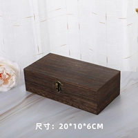 Прямоугольная темная деревянная коробка