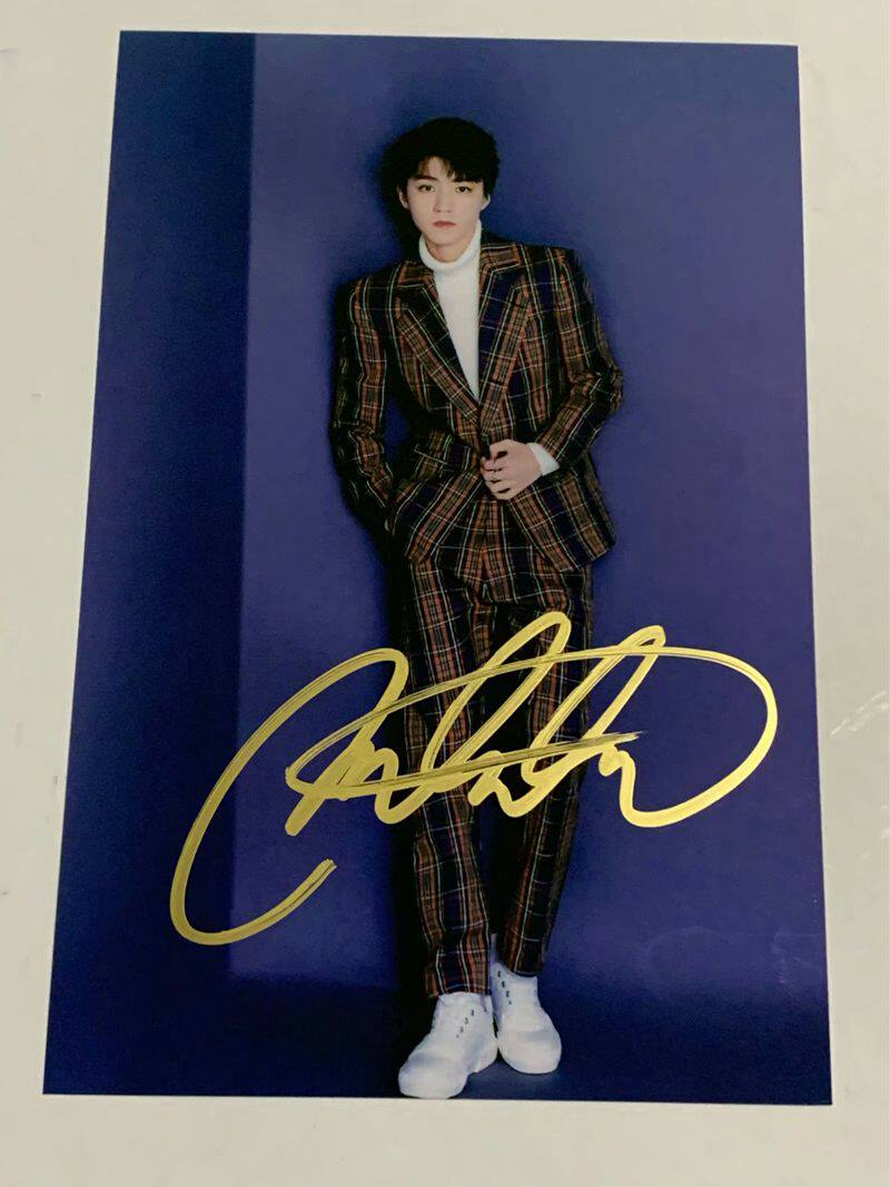 January 11, 2020 Weibo Night Wang Junkai A version frameless 5 get 1 autographed photo