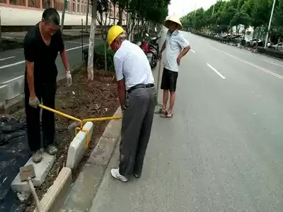 Roadstone installation tool slope artifact clamp yard cart stone plate clamp labor-saving efficiency curb stone