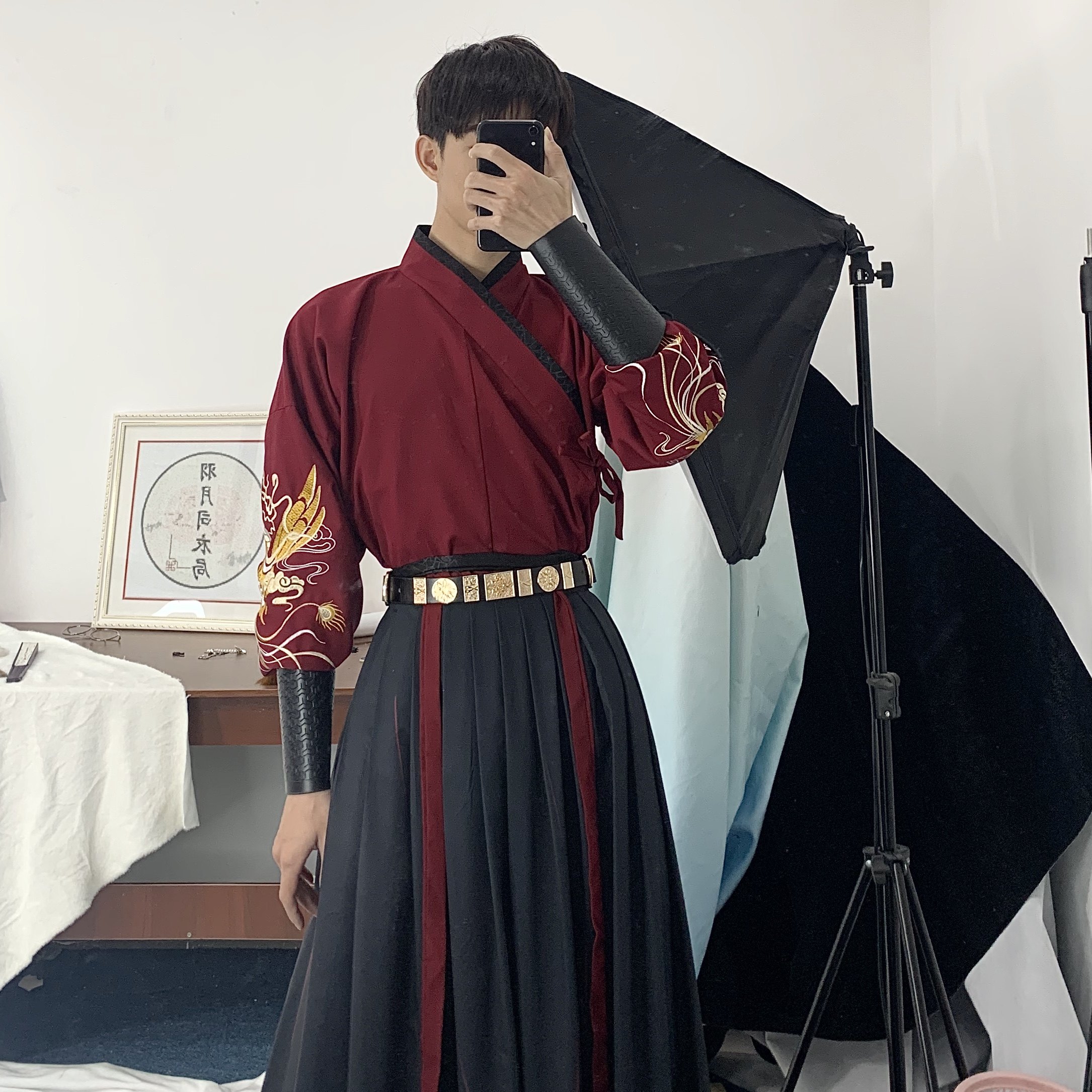 Китайцы одежда наборы 羽月司衣局原创汉服【逐凤】交领套装男女刺绣日常窄袖情侣红黑酷 Feather on division facilities Bureau