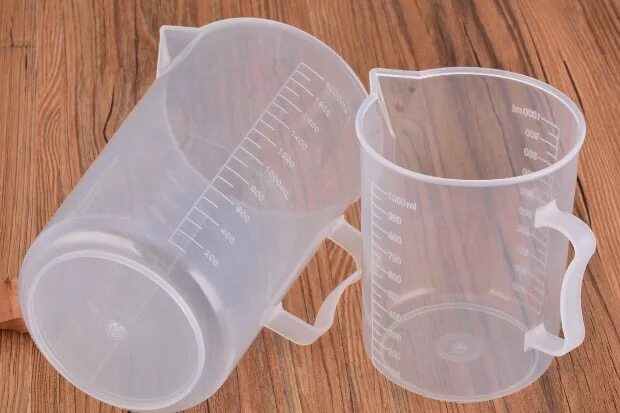 Food-grade thickened transparent plastic measuring cup with scale cup spoon kitchen baking milk tea large-capacity measuring cup with lid