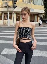 (Xia Qingkura not to be rebuted) 2021 Hot Sister Little Gins Wind Loose Stripes Conspicuts White Smear with Breast Wrap and Breast Wrap