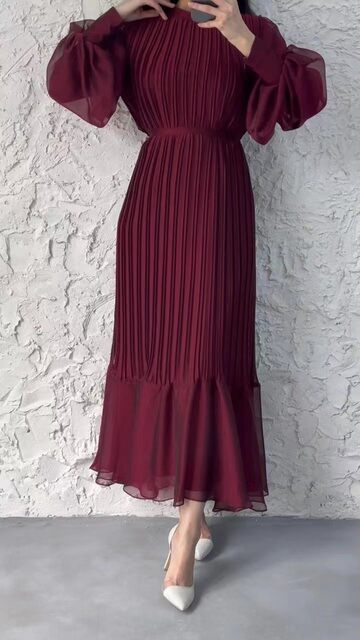 European and American New Style Elegant Round Necked Pleated Dress with Tie Waist