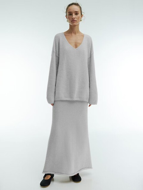 European and American Style Simple Knitted V-Neck Sweater and Skirt Set