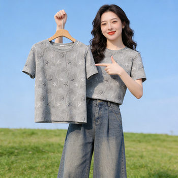 Short-sleeved women's t-shirts, this year's most popular women's tops