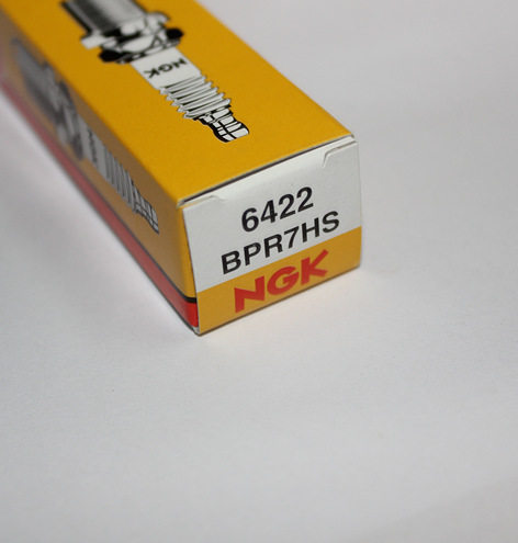 NGK spark plug BPR7HS is suitable for off-board boat DIO JOG ZX50 ZZ50 garden engine