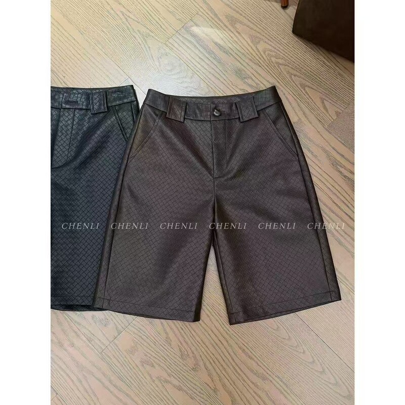 2026 Autumn/Winter Simple Retro Style Pu Leather Five-Point Shorts with Textured High Waist, Slimming, High-Quality, Casual and Versatile Shorts 2026 Autumn/Winter Simple Retro Style Pu Leather Five-Point Shorts with Textured High Waist, Slimming, High-Quality, Casual and Versatile Shorts