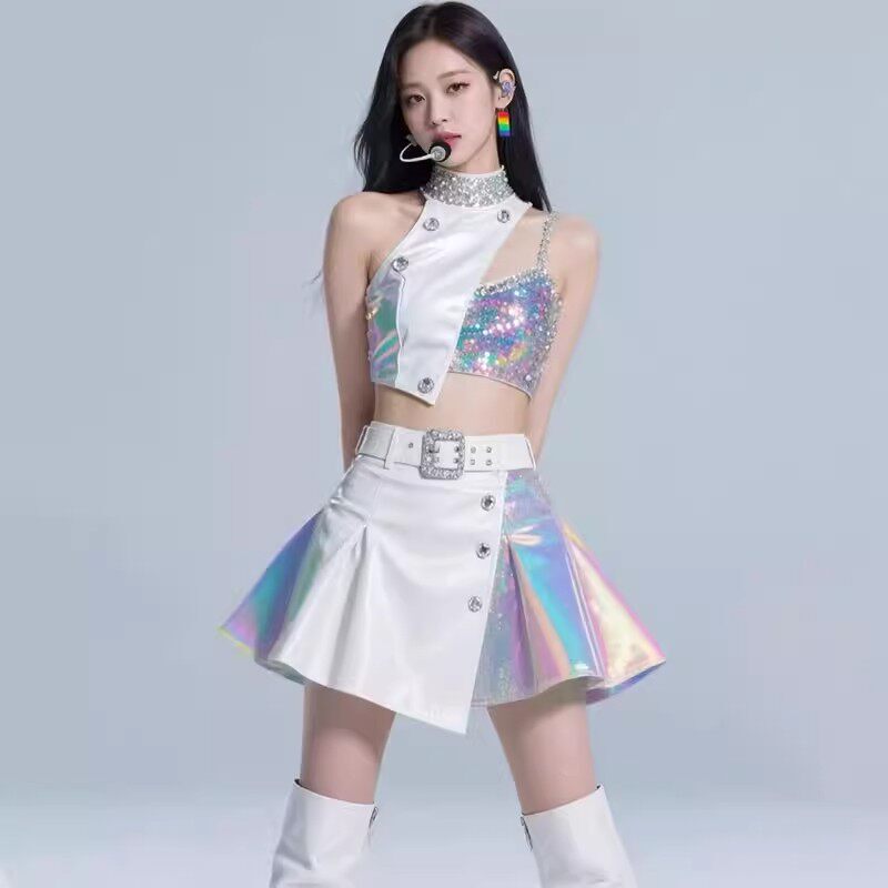 2026 Korean Girl Group Style White Performance Outfit with Laser Leather Patchwork for High-End Stage Performances by Female Singers