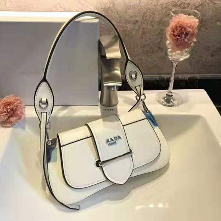 White2021 new pattern Saddle bag portable One shoulder Oblique back Color matching Female bag at home and abroad Star of the same style Europe and America fashion trend