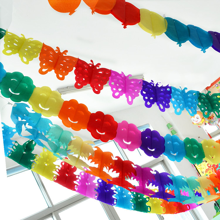 The Rui Rui teaches the classroom to dress the festive party to decorate the flower car Seven colorful paper laps