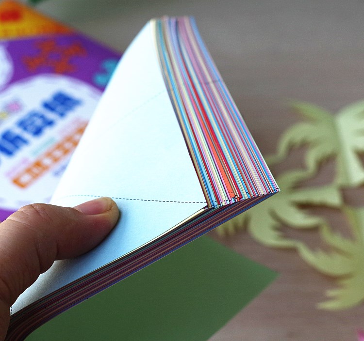 Mẫu giáo của nhãn hiệu cắt giấy trẻ em DIY vật liệu nghệ thuật sáng tạo sản xuất 3-5-7 tuổi đồ chơi trẻ em bằng kéo