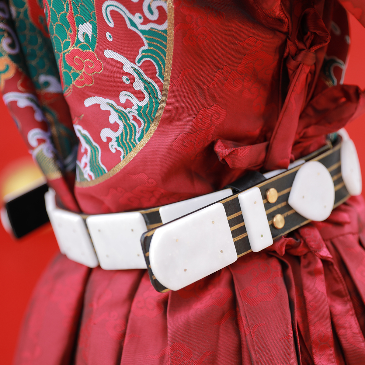 Mindy Han white jade leather with ursuit alley restoring flying fish suit round neckline gown accessories Mindai hanfu handmade belt