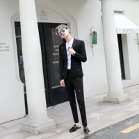 Mùa thu nam phiên bản Hàn Quốc của tự phù hợp với nhỏ phù hợp với xu hướng phù hợp với màu đen Chữ thêu cửa hàng cắt tóc phù hợp với hai mảnh bộ vest nam thời trang