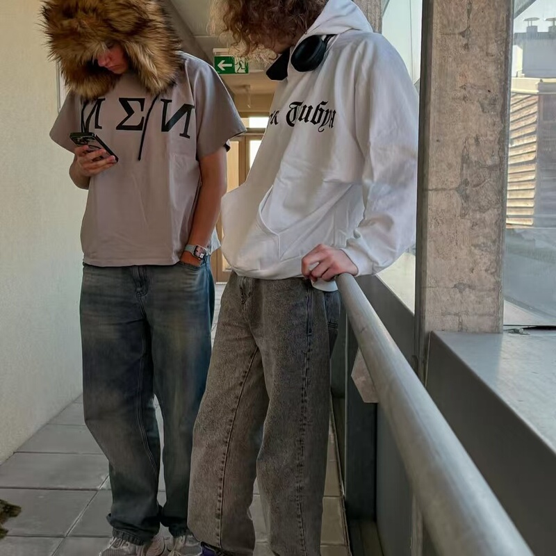 In-Stock Kanye Yeezy X Gosha Collaboration Short-Sleeve T-Shirt with Russian Yzy Slogan, American Style, Unisex, Loose Fit