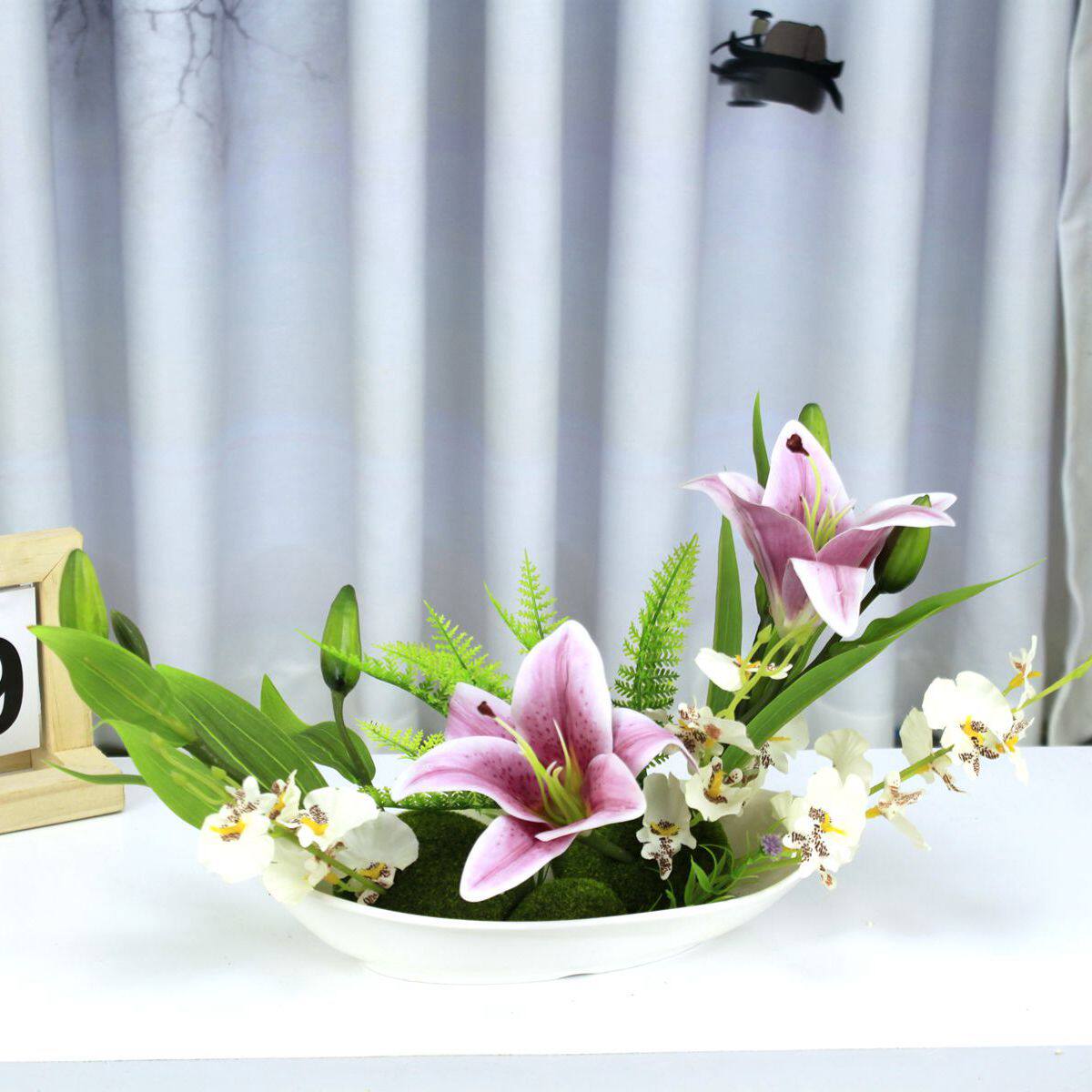 TV cabinet Place fake suit Lily desktop decoration flower restaurant round dining table center fake pot view