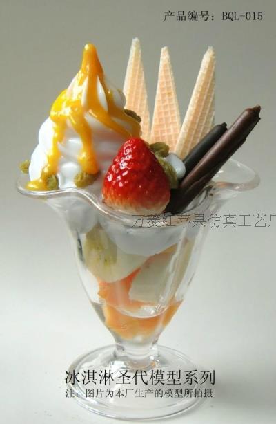 当甜品化身道具：仿真香蕉船冰淇淋的幕后故事