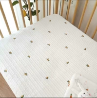 Белая маленькая кровать локват