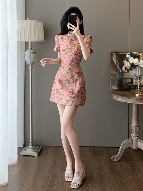 Summer Fashion, Stunning New Chinese-Style Embroidered Dress, Feminine Stand-Up Collar, Buttoned Retro Improved Cheongsam Dress