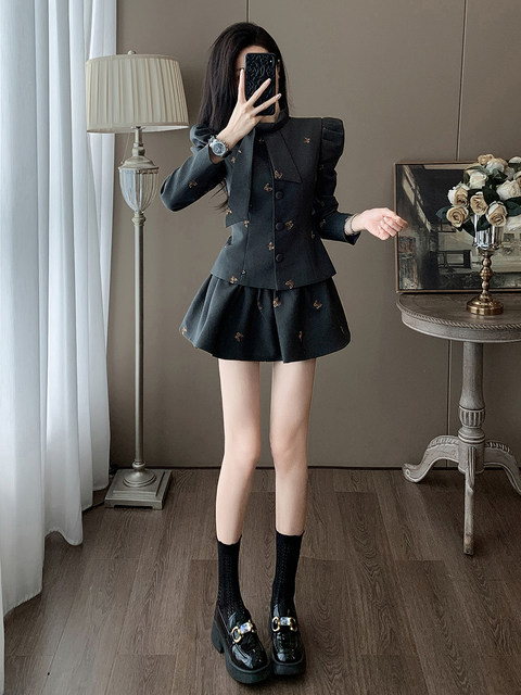 Elegant and Youthful Butterfly Embroidered Skirt Two-Piece Set, High-End Niche Design, Sweet and Spicy Chanel-Style Suit Skirt