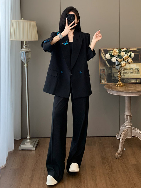 French-Style Long-Sleeved Fashionable Loose Casual Professional Blazer for Women with Butterfly Embroidery, Versatile and Stylish Small Suit