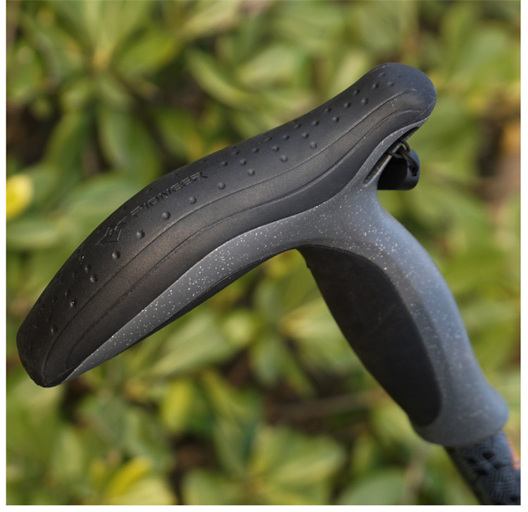 Trailblazer sợi carbon trekking cực carbon kính thiên văn cong tay cầm T xử lý mía cũ nạng siêu nhẹ ba phần siêu ngắn - Gậy / gậy gậy chống lưng