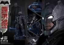 (Order discount)HT HotToys 1 1 LMS001 Heavy armor version of Batman full body image