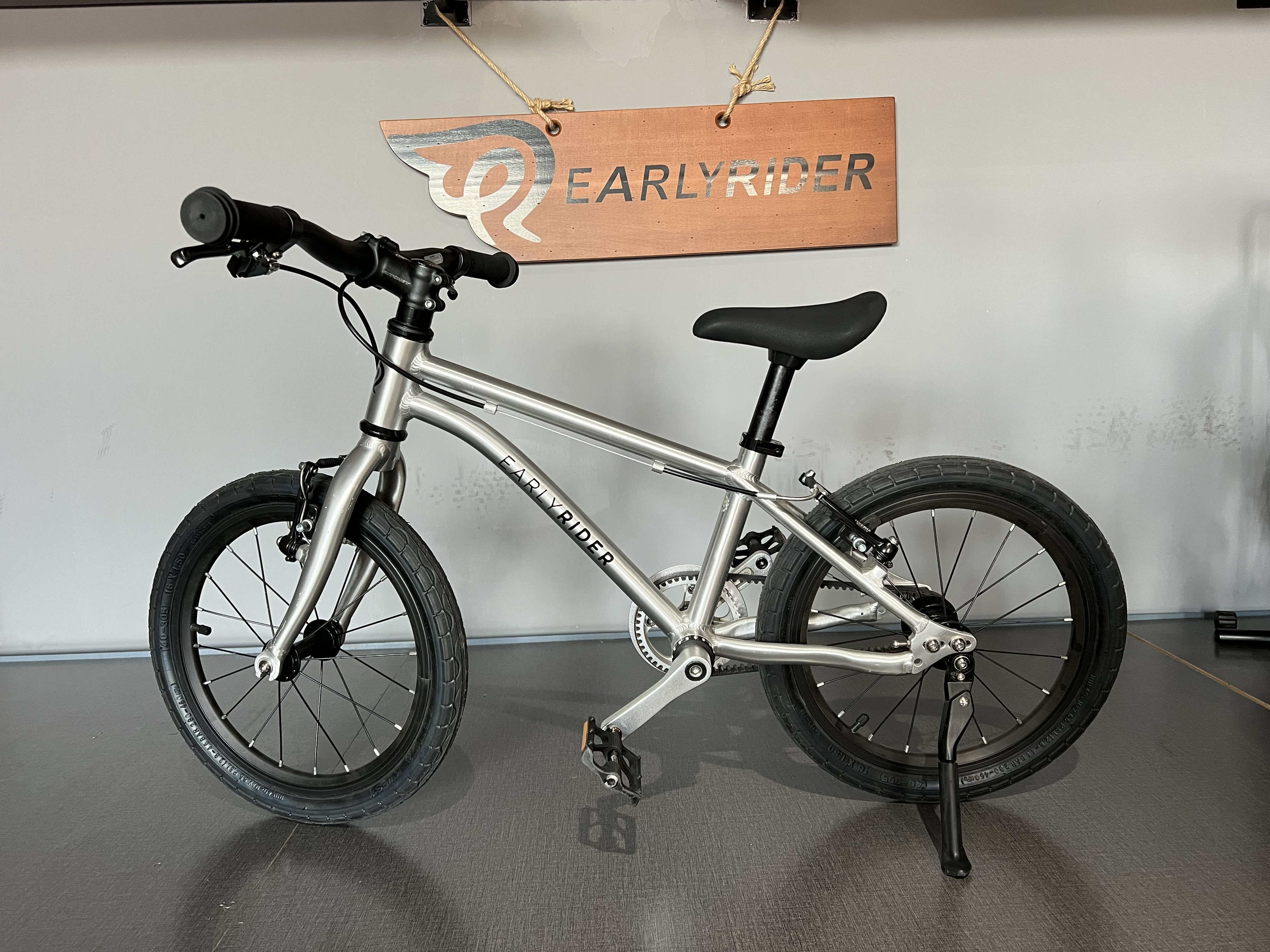 Upgraded children's bicycle feed support EARLYRIDER16 inch 20 inch PAPA NABIIS edge support parking frame