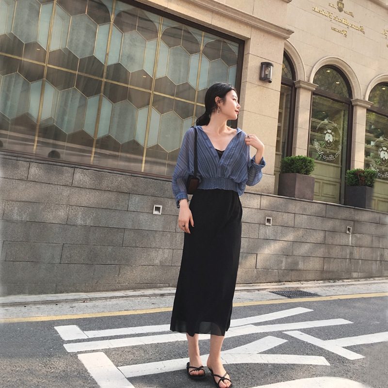 European station 2021 summer new suspender dress suit female retro port taste net red cardigan temperament two-piece set